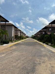 an empty road in a resort with buildings at Casa Praia dos Carneiros in Tamandaré