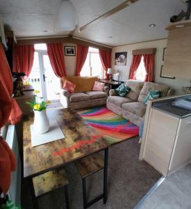 Posezení v ubytování Barmston Beach Maple Rise 69