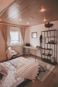a bedroom with a bed and a desk in it at Traumhaftes Apartment Lauf in Lauf an der Pegnitz