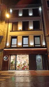 a store front of a building at night at Apartamentos CANDEA in Lugo
