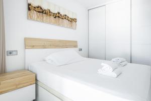 Łóżko lub łóżka w pokoju w obiekcie Las Damas 14-B Sea View Levante Beach