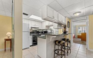 A kitchen or kitchenette at Sugar Beach Condo