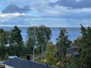 a view of the water from a house at Ikigaiisättra 44 in Åkersberga