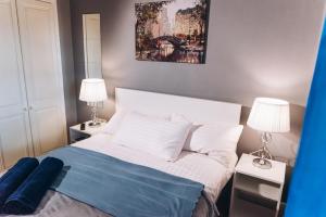En eller flere senge i et værelse på Lovely apartment easy access to London