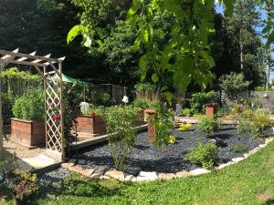 Jardin de l'établissement Gîtes L'Art d'une Pause
