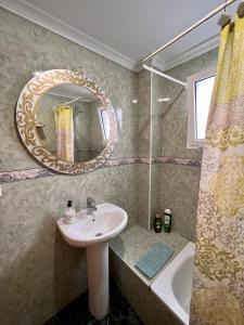 Koupelna v ubytování Apartamentos Dalia + 37 fotografií