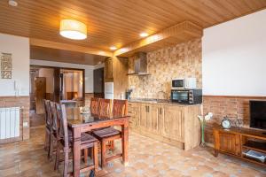 A kitchen or kitchenette at El Castillo de Celia