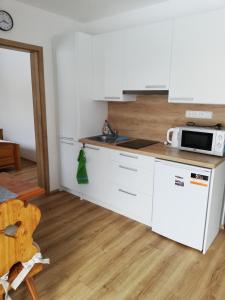 Kuchyňa alebo kuchynka v ubytovaní Apartmány Horní Bečva