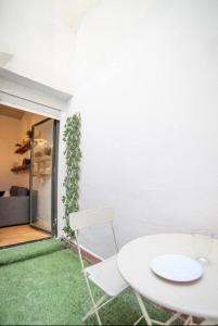 Ein Sitzbereich in der Unterkunft MyHouseSpain - Great apartment 6 PAX MADRID CITY CENTER