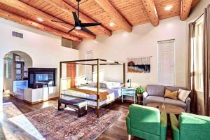 Χώρος καθιστικού στο New Mexico Style Home, Stunning Views & Sunrise
