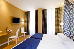 Posteľ alebo postele v izbe v ubytovaní Hotel Comfort Dauro 2