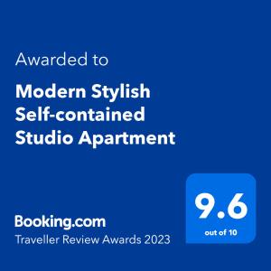 Certifikát, hodnocení, plakát nebo jiný dokument vystavený v ubytování Modern Stylish Self-contained Studio Apartment
