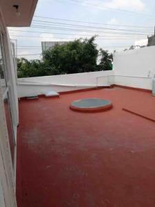 a view of a red floor on a roof at Departamento A, cerca UNAM, en Coyoacán y muy cerca metro Copilco 1 recamara A muy acogedor in Mexico City