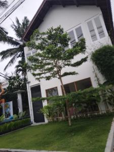 Aed väljaspool majutusasutust Roots Hotel Senggigi