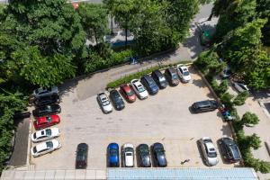 an overhead view of a parking lot with a bunch of cars at Paco Hotel Suyuan Metro Guangzhou-Free Shuttle Bus For Canton Fair-free breakfast-free minibar in Guangzhou