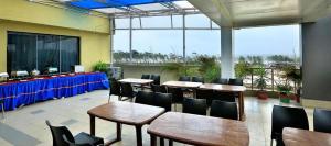 Reštaurácia alebo iné gastronomické zariadenie v ubytovaní Hotel JP Resort, New Digha
