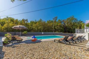 Bazén v ubytovaní Villa Manta Crikvenica alebo v jeho blízkosti