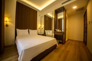 a bedroom with a large white bed and a bathroom at Alkan Palace Hotel in Kesan