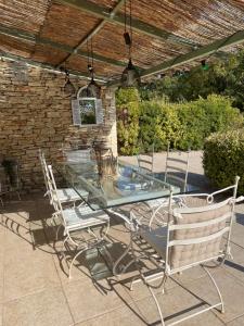Patio alebo iná vonkajšia časť ubytovania La Luberonne gordes