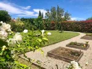 Vonkajšia záhrada v ubytovaní La Luberonne gordes