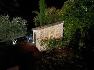 Vonkajšia záhrada v ubytovaní La Luberonne gordes