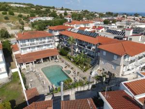 Sarantis Hotel tesisinde veya buraya yakın yüzme havuzu