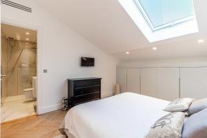 Posteľ alebo postele v izbe v ubytovaní Sumptuous renovated Penthouse - Gray d'Albion-Croi