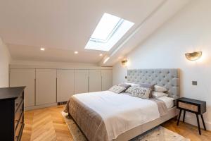 Posteľ alebo postele v izbe v ubytovaní Sumptuous renovated Penthouse - Gray d'Albion-Croi + 13 fotografií