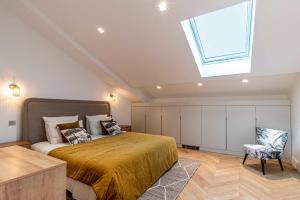 Posteľ alebo postele v izbe v ubytovaní Sumptuous renovated Penthouse - Gray d'Albion-Croi