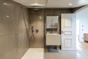 Kúpeľňa v ubytovaní Sumptuous renovated Penthouse - Gray d'Albion-Croi