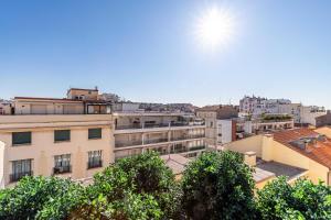 Výhľad na mesto Cannes alebo výhľad na mesto priamo z apartmánu