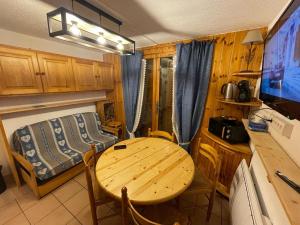 Kuchnia lub aneks kuchenny w obiekcie La forêt des Rennes