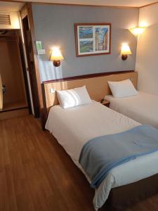 Postel nebo postele na pokoji v ubytování Hôtel Restaurant Campanile Aurillac + 28 fotografií