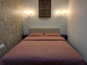 a bedroom with a bed and a sign on the wall at Modern Residence in the Center of Trikala in Tríkala