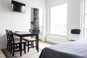 Μια τηλεόραση ή/και κέντρο ψυχαγωγίας στο Tuures Apartment host by B&B Tuure