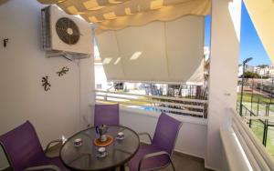 Balkón alebo terasa v ubytovaní Urbanización familiar LAS BRISAS 32 TERRAZA Y PISCINA Albert Villas