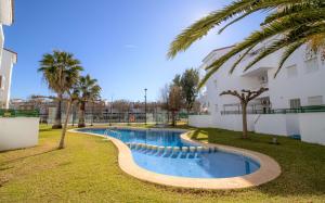 Bazén v ubytovaní Urbanización familiar LAS BRISAS 32 TERRAZA Y PISCINA Albert Villas alebo v jeho blízkosti