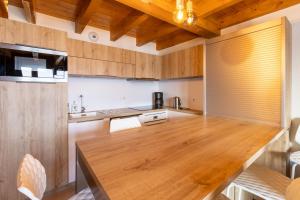 Kuchyňa alebo kuchynka v ubytovaní Le Caribou - Appt 3 chambres proche pistes
