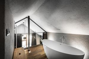 A bathroom at Sportony Mountain Lodges