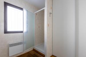 a bathroom with a shower and a window at Patufet - Charmante maison 6 personnes in Fontrabiouse +4 photos