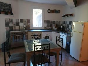 Kuchyň nebo kuchyňský kout v ubytování Appartement avec vue sur la montagne