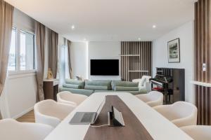Fauriel Paul - Appartement moderne et spacieux tesisinde lounge veya bar alanı