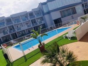 Bazén v ubytovaní Corralejo Sun 90210 alebo v jeho blízkosti