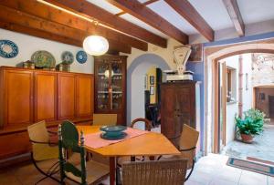 Fotografia z galérie ubytovania Charming Townhouse 7 PAX WIFI/AIRCON - Ca's Padrí v destinácii Llucmajor
