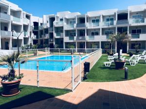 Bazén v ubytovaní Corralejo Sun 90210 alebo v jeho blízkosti