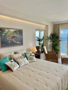 Postel nebo postele na pokoji v ubytování Home2Book El Encanto de La Bahía Santa Cruz