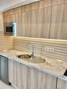 Kuchyň nebo kuchyňský kout v ubytování Home2Book El Encanto de La Bahía Santa Cruz