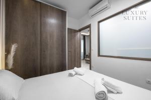 Posteľ alebo postele v izbe v ubytovaní Adelle Apartments, The Luxury Suites