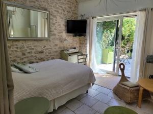 Gîte Milly - 2 studios en coeur de ville客房内的一张或多张床位