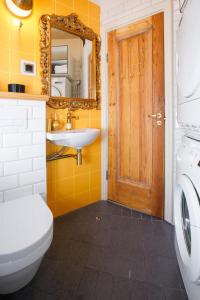 Koupelna v ubytování Apartment Peegel in city center free parking + 16 fotografií